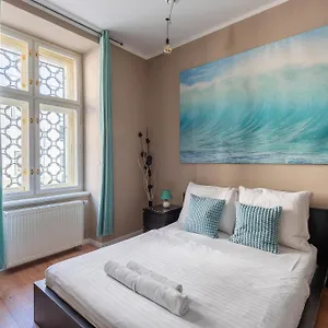 https://vals-garden-apartment.praguehotelsweb.com
